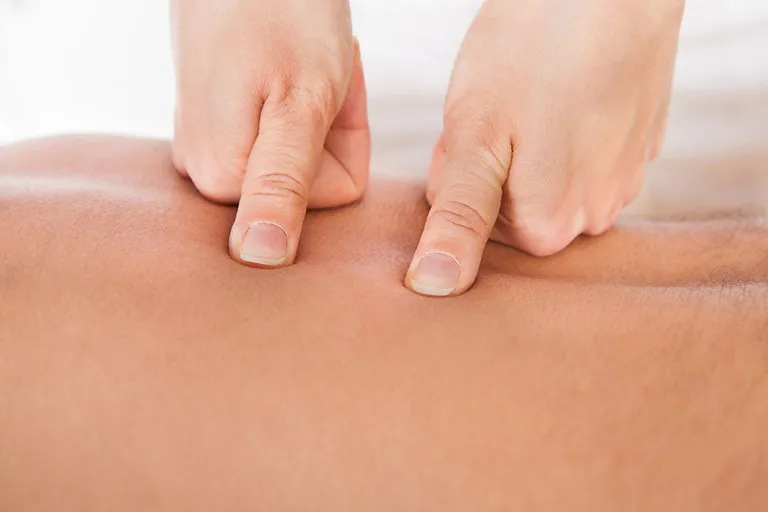 Xoa bóp bấm huyệt