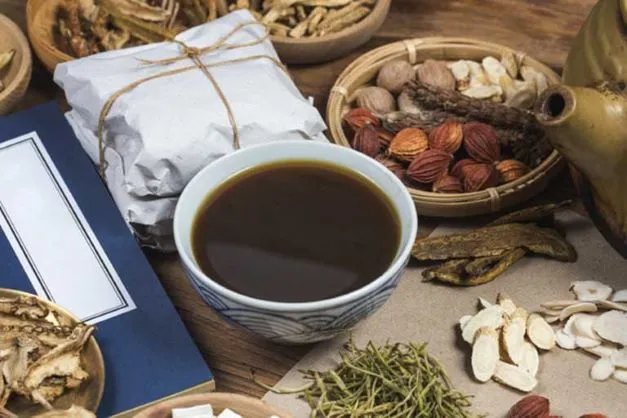 Bắt mạch kê đơn thuốc thang tại Thái Y Viện
