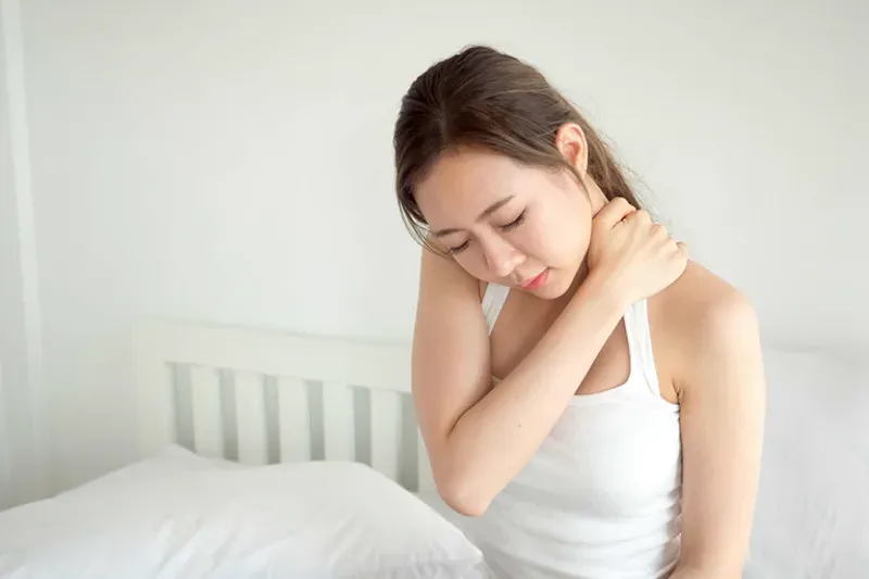 Vẹo cổ cấp - co cứng cơ cổ